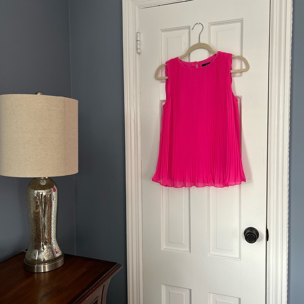 J.crew hot pink sleeveless blouse size xs (like new condition)! Wicked viewing